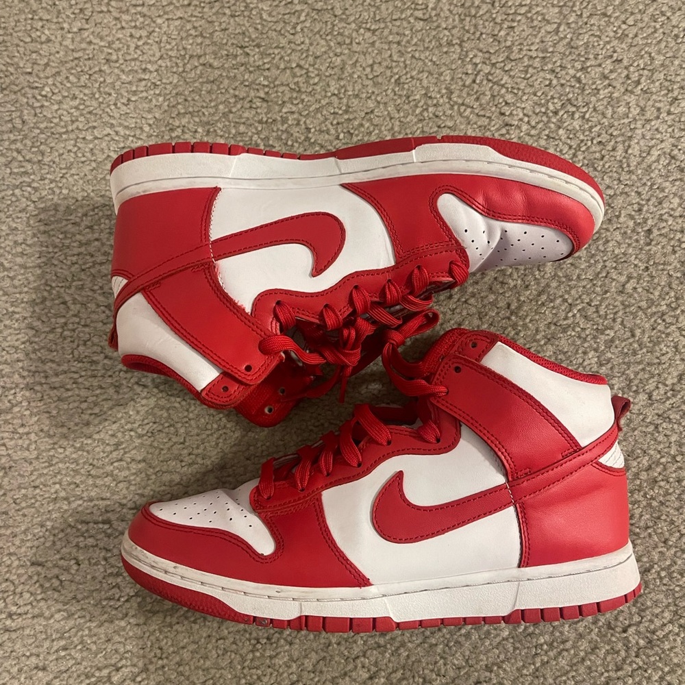 Nike Dunk Hi “ University Red “